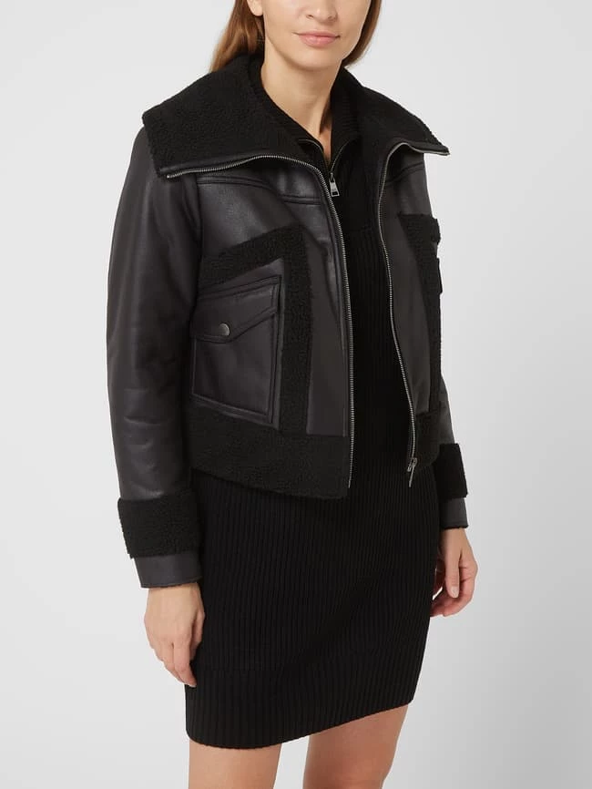DKNY Jeans Jacke In Shearling-Optik - Schwarz 6 DKNY Jeans Jacke In Shearling-Optik - Schwarz – Bild 4