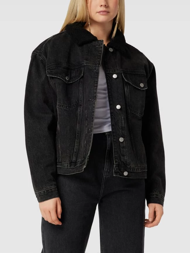 REVIEW Jeansjacke Mit Teddyfell-Kragen - Schwarz 6 REVIEW Jeansjacke Mit Teddyfell-Kragen - Schwarz – Bild 4