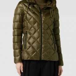 Fuchs Schmitt Steppjacke Mit Label-Detail - Olivgrün 10 Fuchs Schmitt Steppjacke Mit Label-Detail - Olivgrün -WELLENSTEYN Shop apa3ci2l6d74ck27al6kujpiah74sji49l658h24a0s4sghp8cr38j9j9193ejph6kq54g9galb4gdqda4o36pho6dh6ad9g74r3ie9kc4qmce9g6kpm6ob471j3ecpm6ss38c8